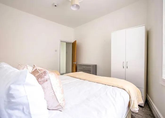 Big New House - 5bdr Near Tatil Evi