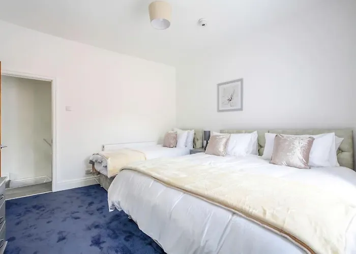 Big New House - 5bdr Near * Manchester