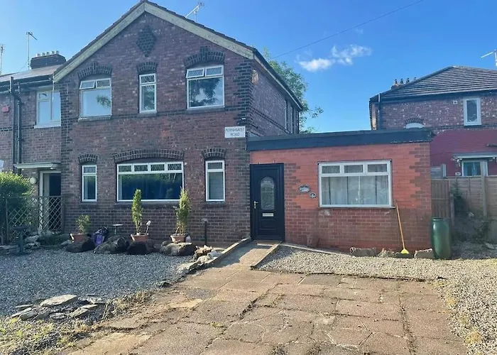 Cheerful 3 Bed Entire House, Newly Refurbished 别墅 *