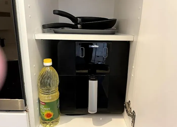 Cityfront Luxe Near Centre Facing Etihad & Coop Live, Free Parking