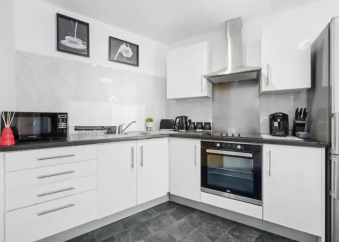 Cityfront Luxe Near Centre Facing Etihad & Coop Live, Free Parking Apartament