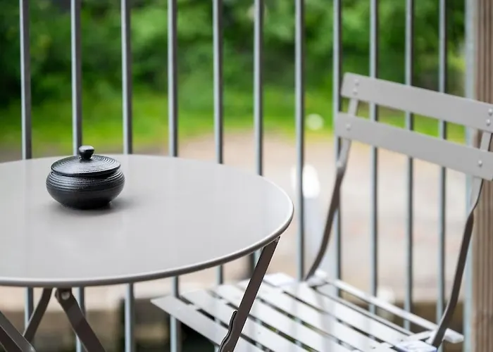 Cityfront Luxe Near Centre Facing Etihad & Coop Live, Free Parking *