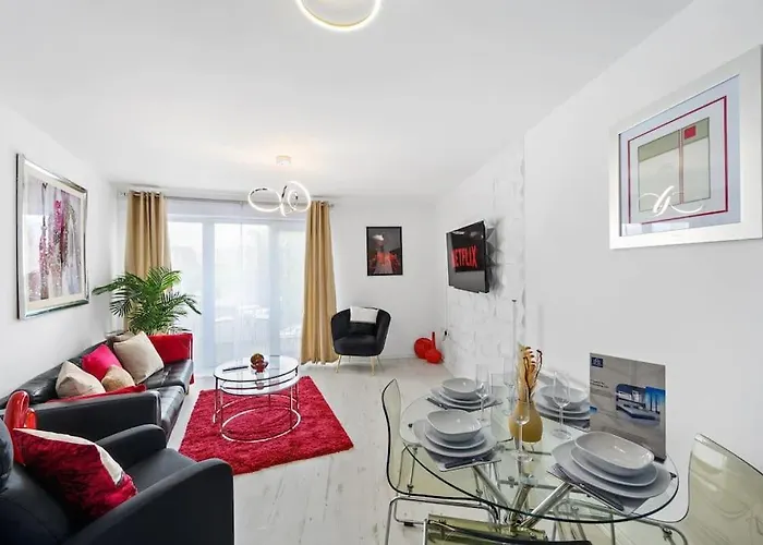 Cityfront Luxe Near Centre Facing Etihad & Coop Live, Free Parking 아파트 *