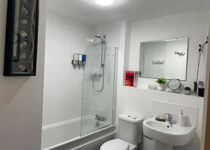 Cityfront Luxe Near Centre Facing Etihad & Coop Live, Free Parking Διαμέρισμα *