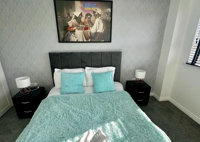 Lux Livin' - Luxury 2 Bed With Free Parking Apartment Manchester