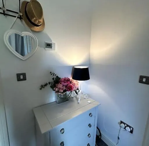 3-bedroom House Close To Centre Manchester