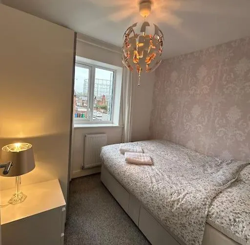 3-bedroom House Close To Centre * Manchester