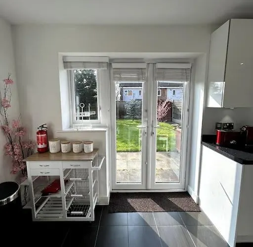 3-bedroom House Close To Centre Ferienhaus *