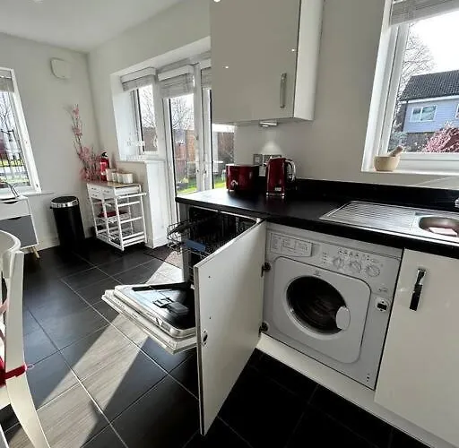 3-bedroom House Close To Centre *