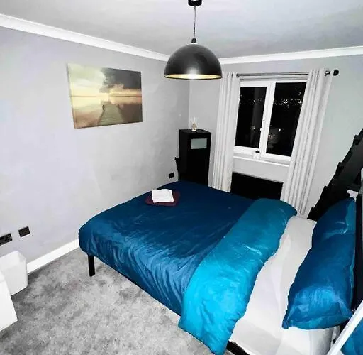 View Large 5br Town House Parking