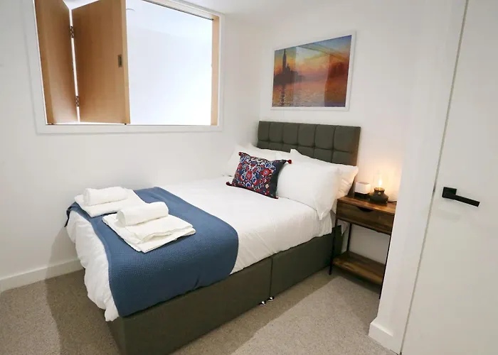 Appartamento Trafford Duplex With Shop At Base - Pass The Keys *