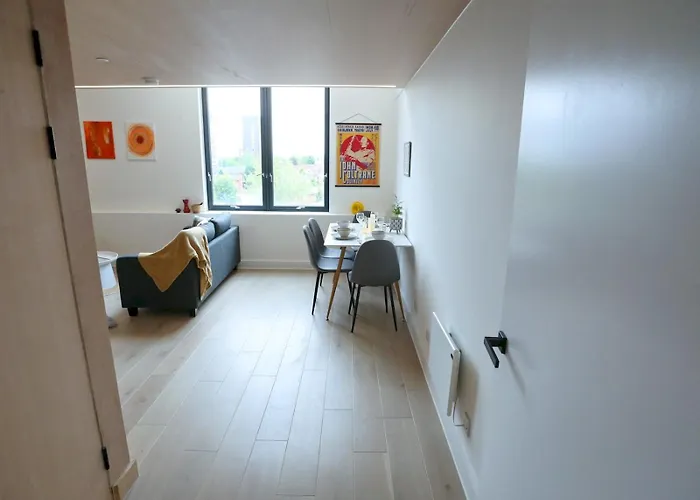 Trafford Duplex With Shop At Base - Pass The Keys Appartamento