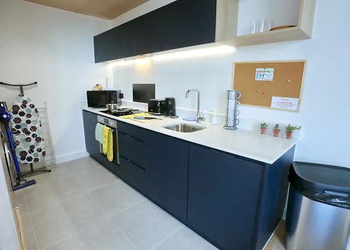 Trafford Duplex With Shop At Base - Pass The Keys * Manchester