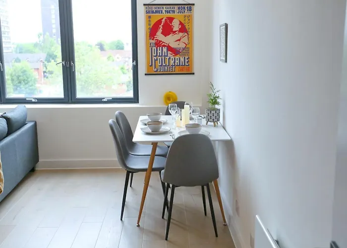 Trafford Duplex With Shop At Base - Pass The Keys Appartamento *