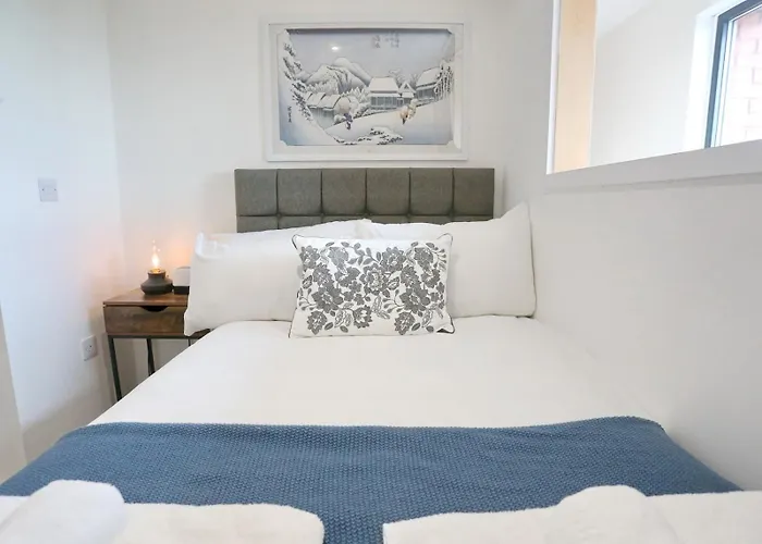 Apartment Trafford Duplex - Pass The Keys *