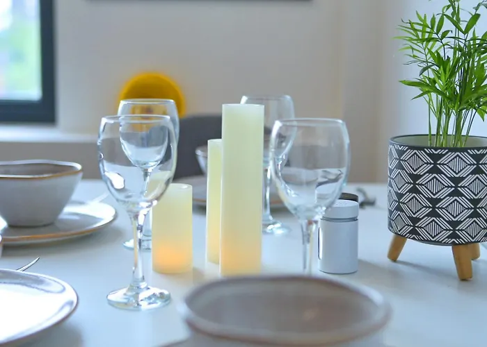 Trafford Duplex - Pass The Keys Apartment *