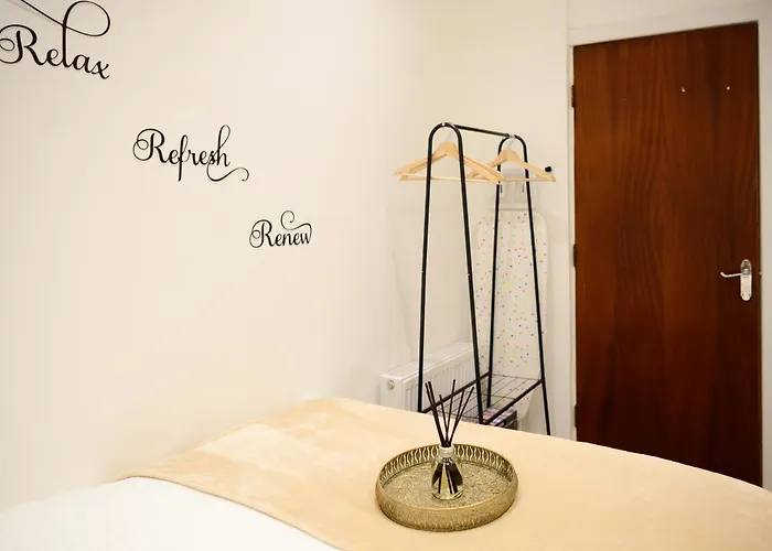 Autumn Breeze - 2br - Sofa Bed - Wifi - Free Parking - - Didsbury 맨체스터