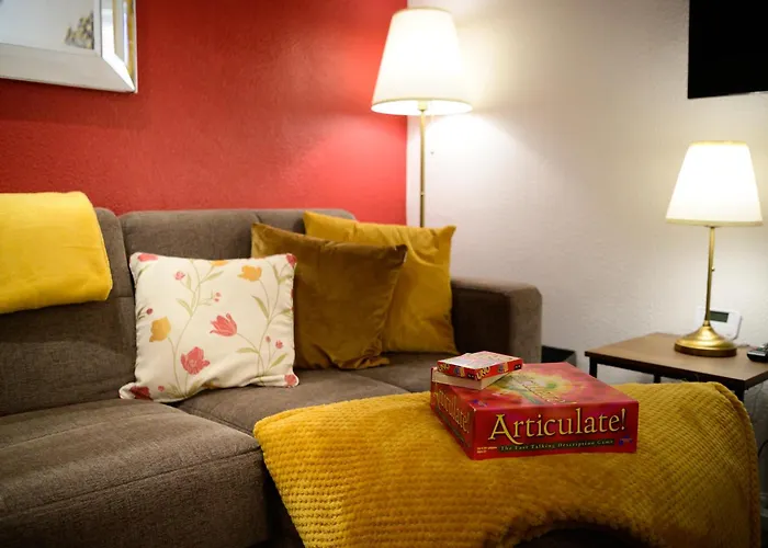 Autumn Breeze - 2br - Sofa Bed - Wifi - Free Parking - - Didsbury 아파트 맨체스터