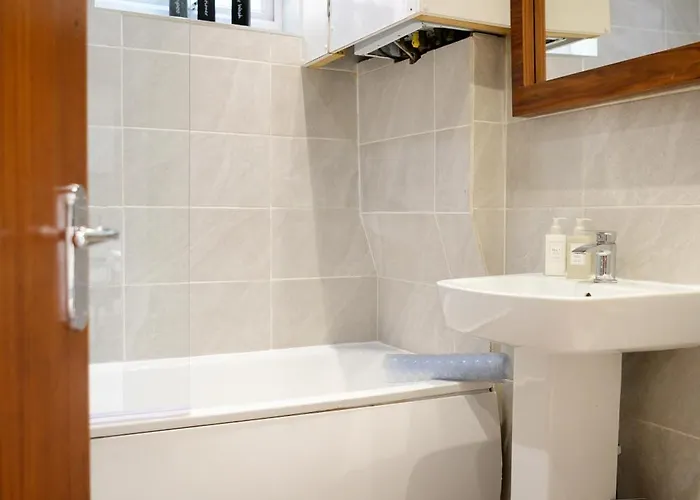 Autumn Breeze - 2br - Sofa Bed - Wifi - Free Parking - - Didsbury * 맨체스터