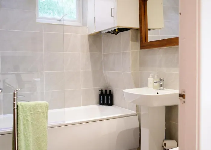 Autumn Breeze - 2br - Sofa Bed - Wifi - Free Parking - - Didsbury * 맨체스터