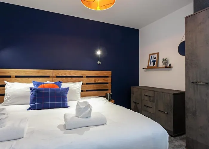 Superb 2 Bed Flat 5min To Old Trafford Stadium *