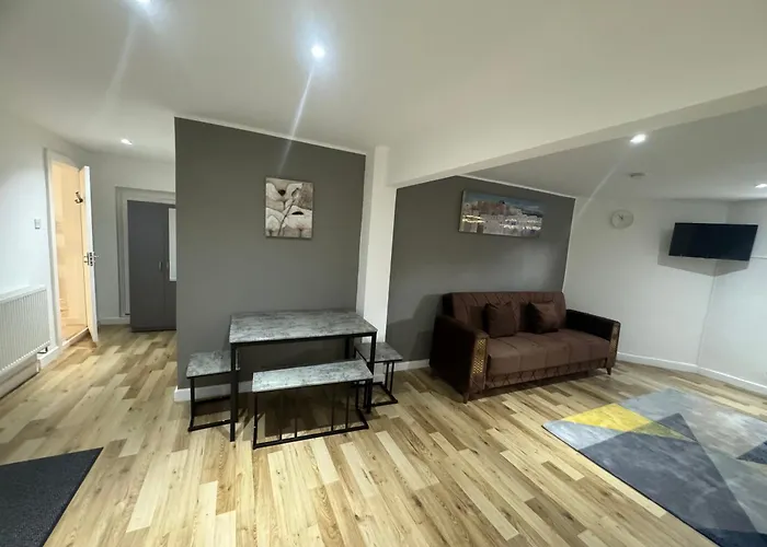 Mk Apartments, Chorlton, Car Park * Manchester