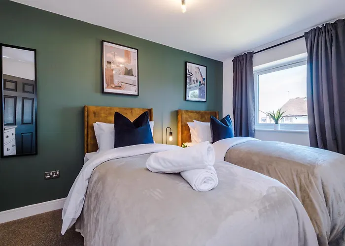 Stunning House In For Business & Leisure - Wi-fi & Parking By Purestay Serviced Villa *