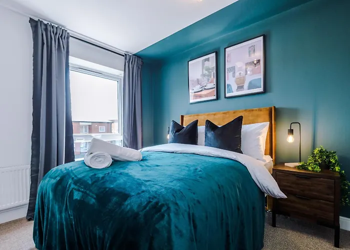 Villa Stunning House In For Business & Leisure - Wi-fi & Parking By Purestay Serviced