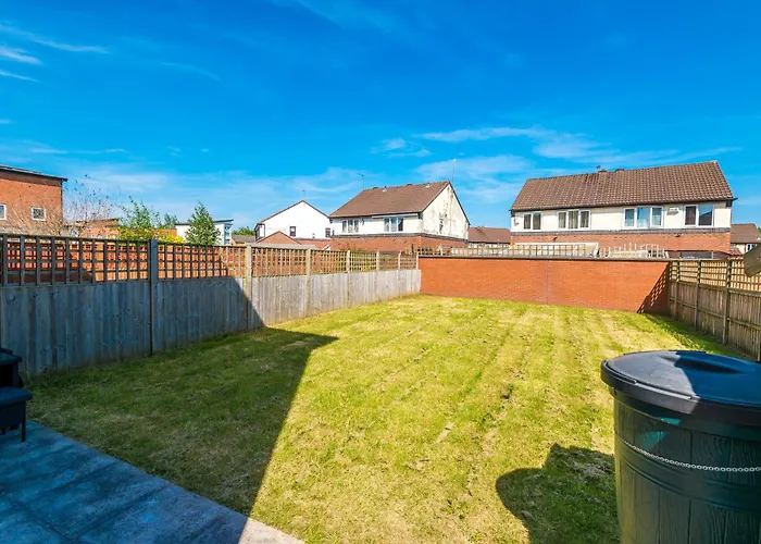 Villa Stunning House In For Business & Leisure - Wi-fi & Parking By Purestay Serviced Mánchester