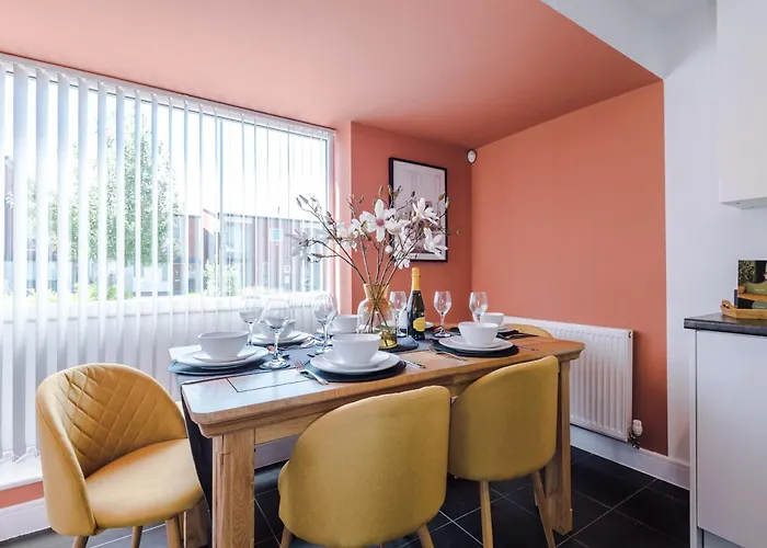 Villa Stunning House In For Business & Leisure - Wi-fi & Parking By Purestay Serviced Mánchester