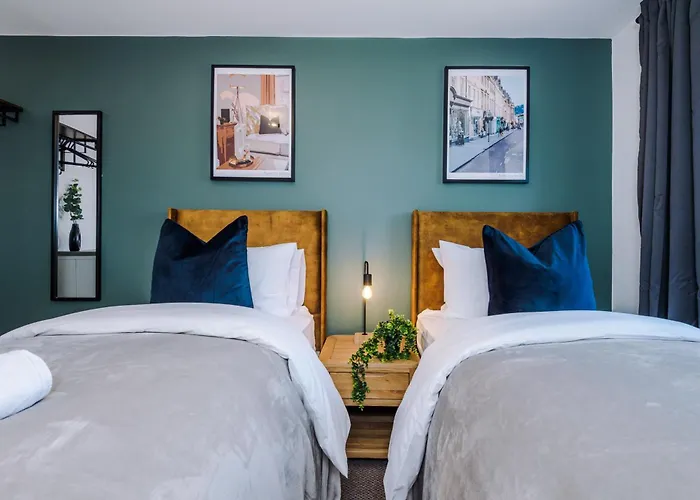 Stunning House In For Business & Leisure - Wi-fi & Parking By Purestay Serviced *