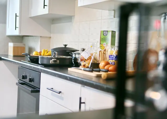 Apartman Sunny 10mins To Coop Arena - Pass The Keys *