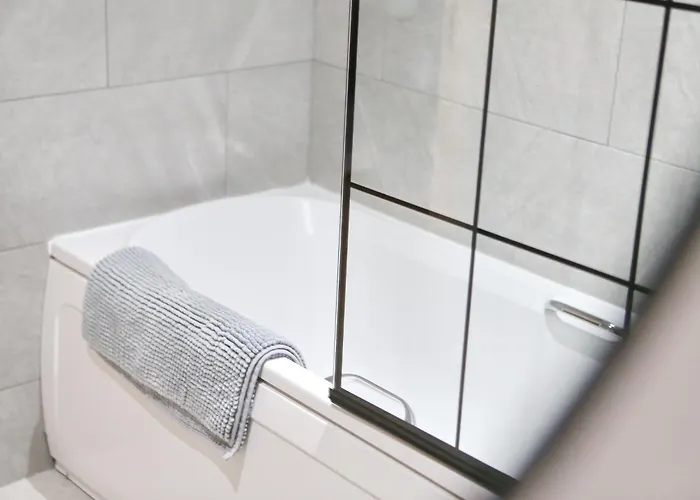 Sunny 10mins To Coop Arena - Pass The Keys 맨체스터