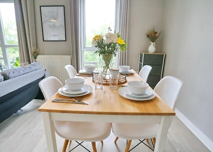 Sunny 10mins To Coop Arena - Pass The Keys Apartman