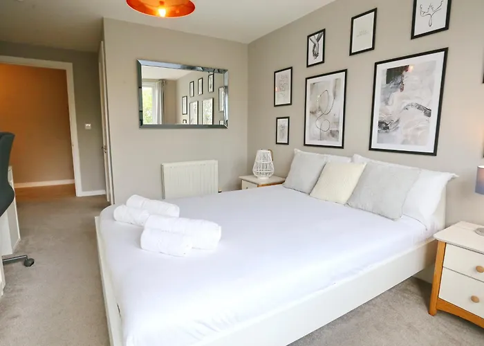 Sunny 10mins To Coop Arena - Pass The Keys Apartman