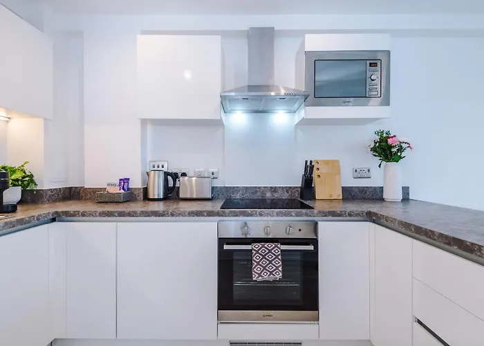 2bed Duplex Near Mediacity & Centre, Easter Deals Now On * Manchester