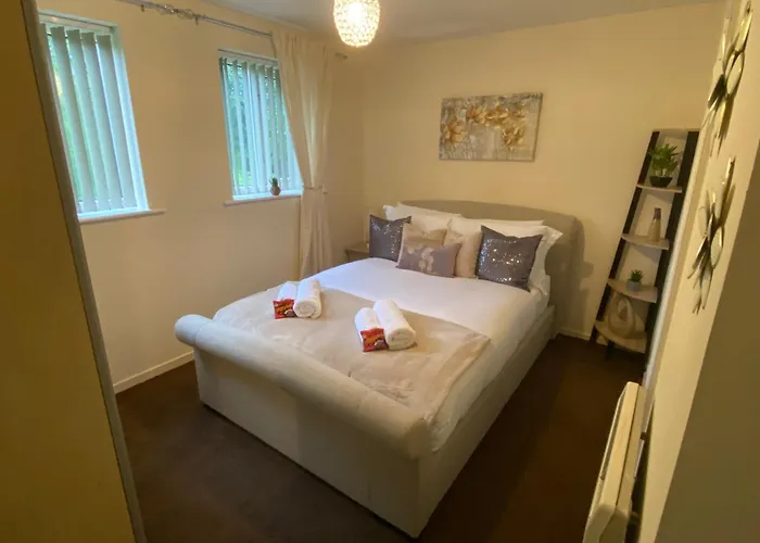 Lovely 2 Dbl Bed Near Heaton Park And North Hospital With Parking