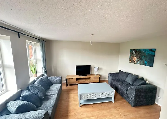 Lovely 2 Dbl Bed Near Heaton Park And North Hospital With Parking