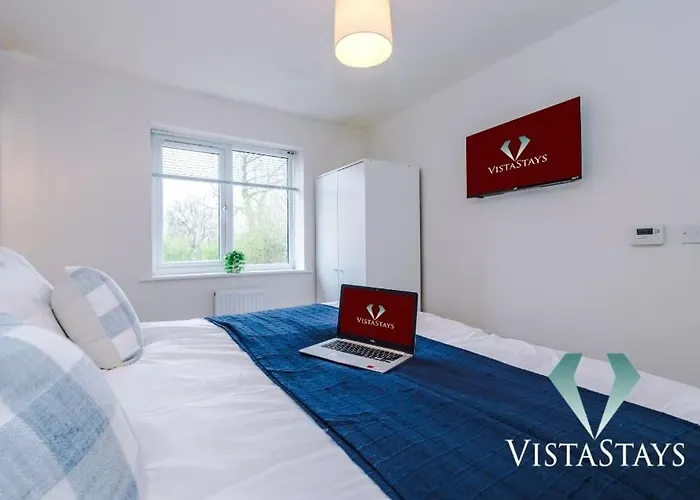 3bdr House By Vista Short Lets & Serviced With Pool Table And Driveway Parking 펜션 *