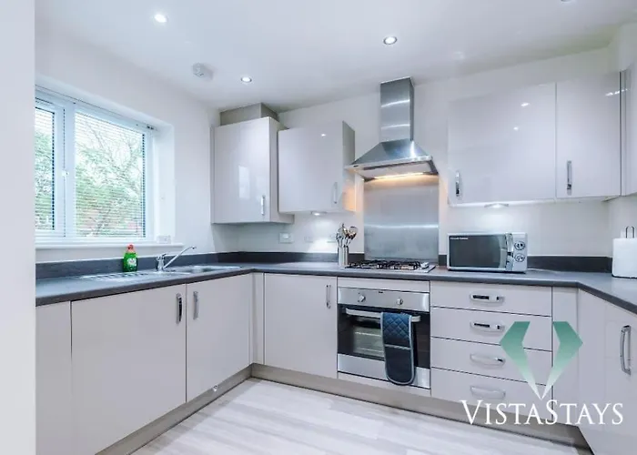 펜션 3bdr House By Vista Short Lets & Serviced With Pool Table And Driveway Parking *