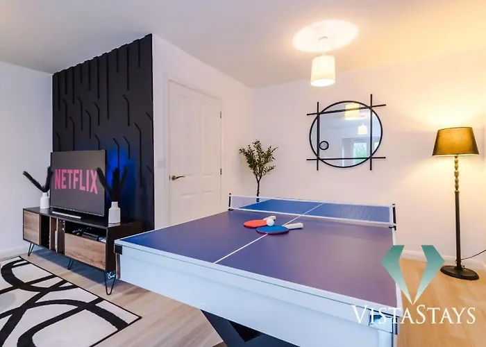 3bdr House By Vista Short Lets & Serviced With Pool Table And Driveway Parking * 맨체스터