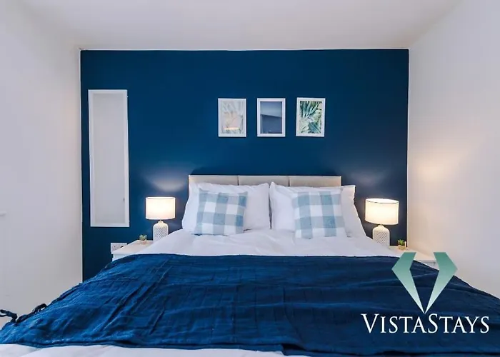 3bdr House By Vista Short Lets & Serviced With Pool Table And Driveway Parking 펜션 *