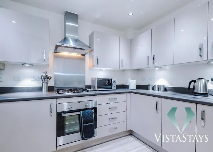 펜션 3bdr House By Vista Short Lets & Serviced With Pool Table And Driveway Parking 맨체스터