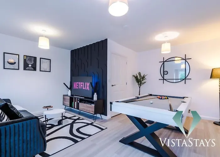 3bdr House By Vista Short Lets & Serviced With Pool Table And Driveway Parking * 맨체스터
