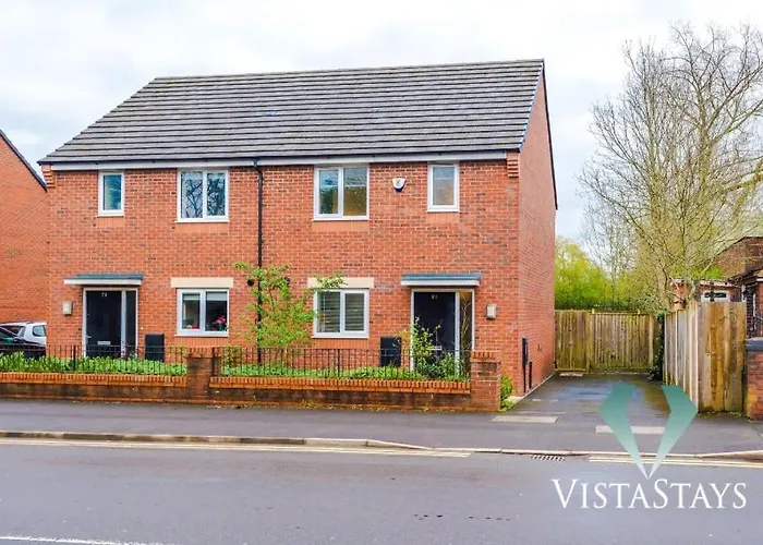 3bdr House By Vista Short Lets & Serviced With Pool Table And Driveway Parking 펜션 *