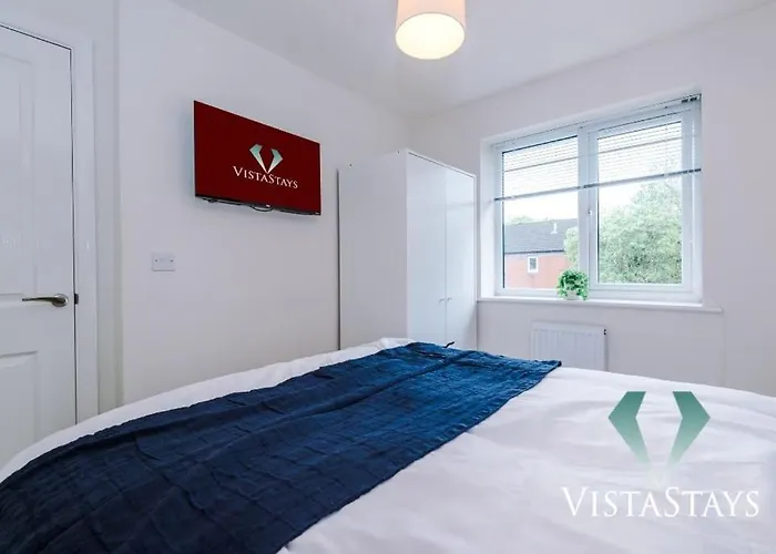 3bdr House By Vista Short Lets & Serviced With Pool Table And Driveway Parking Mánchester