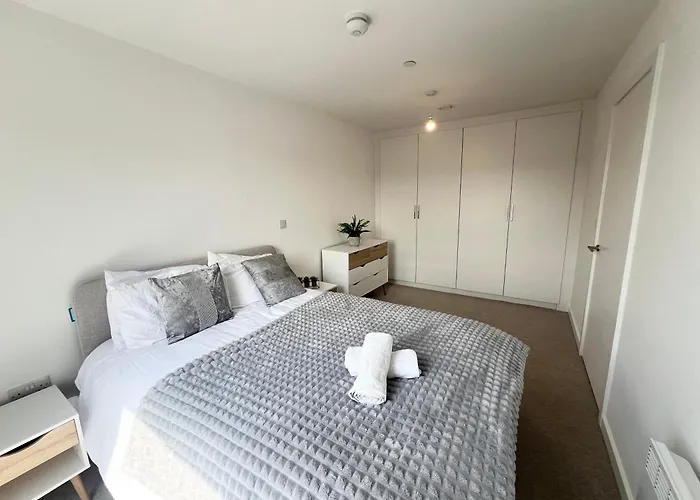 Lovely 2 Bedroom Διαμέρισμα *