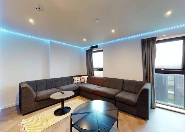 For Students Only Canvas 맨체스터