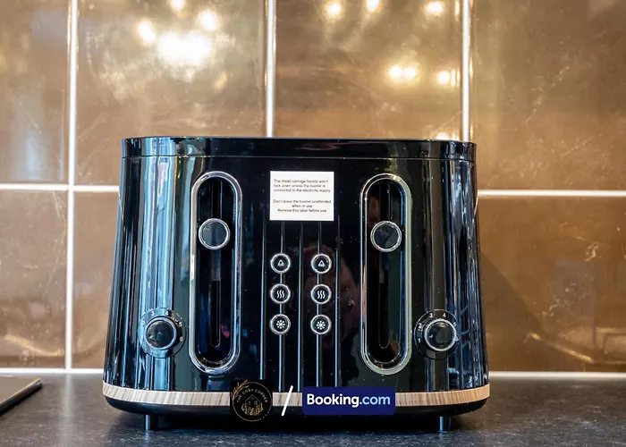 Cosy 4-bed House L Garden L Free Parking L Wifi L Specious L Hosted By The Cosy Corner Nationwide *