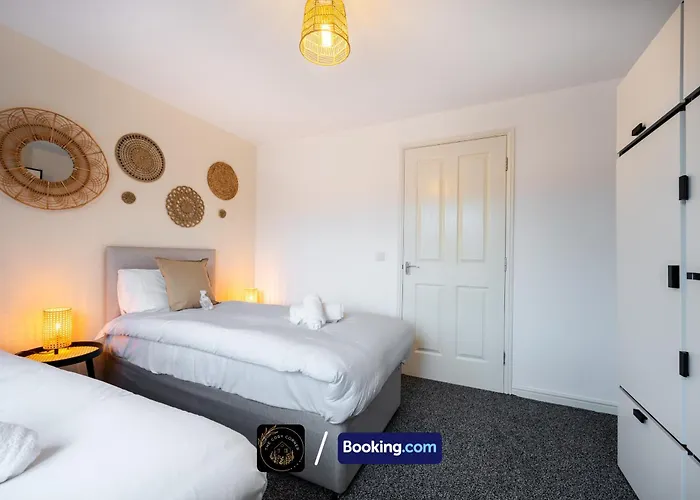 Cosy 4-bed House L Garden L Free Parking L Wifi L Specious L Hosted By The Cosy Corner Nationwide Manchester